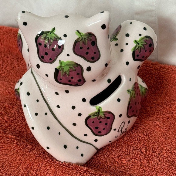 Bella Casa by Ganz 'MEOWBERRY' Kitty Cat Piggy Bank EUC Pink & purple Strawberry - Picture 3 of 7